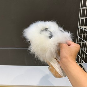 Chanel小香2023秋冬爆款毛毛拖鞋！精緻又時尚的毛毛拖鞋 ！要說秋冬穿着率
