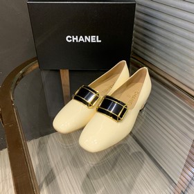 CHANEL小香新品樂福鞋 滿滿的複古風 秀氣的鞋型 看着就很讨喜 圓中帶點尖的