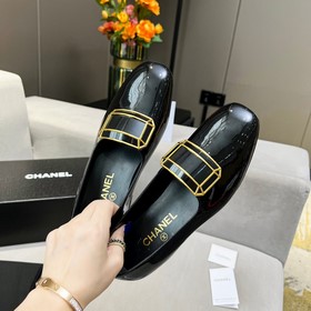 CHANEL小香新品樂福鞋滿滿的複古風 秀氣的鞋型 看着就很讨喜圓中帶點尖
