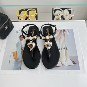 Chanel. 新款寶石愛心夾腳涼鞋｜代購級别材質與工藝：原版小羊皮面料定