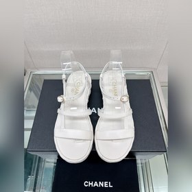香奈兒23Ss小香新款Chanel 菱格水台粗跟細帶涼鞋這款上腳有種怡然自得
