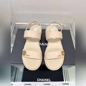 香奈兒23Ss小香新款Chanel 菱格水台粗跟涼鞋這款上腳有種怡然自得的松