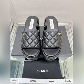 香奈兒23Ss小香新款Chanel 菱格水台厚底拖鞋這款上腳有種怡然自得的松弛