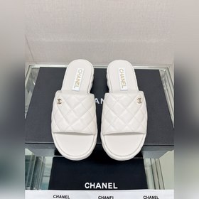 香奈兒23Ss小香新款Chanel 菱格水台粗跟拖鞋這款上腳有種怡然自得的松