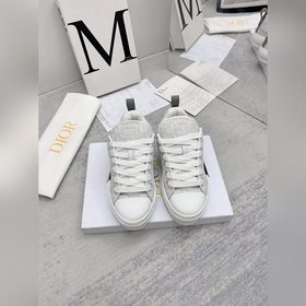 dior迪奧2023情侶春季限定款 款大舌頭滑闆面包鞋，由 Dior Man鞋履