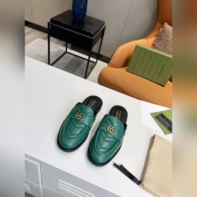 GUCCI專櫃最新走秀拖鞋款 時尚大方百搭，金屬Logo清晰原版同步，穿脫非常方