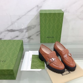 Gucci古馳電繡雙G樂福鞋簡約高級，搭配精緻電鍍字母logo采用進口小羊皮材