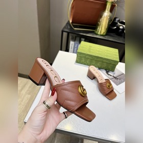GUCCI最新款面料、墊腳、裡皮、進口羊皮。電繡做工1：1。追逐流行、搭配特别、