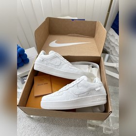LV  NIKE聯名情侶款運動鞋LV X NIKE聯名款鞋子，皮料采用不同顔