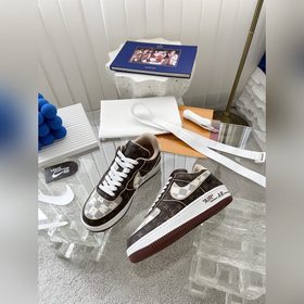 LV  NIKE聯名情侶款運動鞋LV X NIKE聯名款鞋子，皮料采用不同顔色