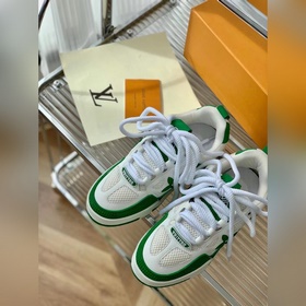 LV~~走秀款，情侶款，滑闆鞋，籃球鞋，面包鞋鞋，運動鞋……LV帶來全新複古滑