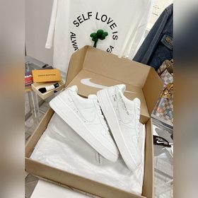 -  空軍三方聯名款運動球鞋Air Force 1 空軍一號！爆炸款全色系出 限