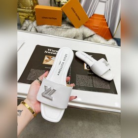 平底路易威登（LV） 專櫃同步發售新款拖鞋 此款采用純手工制作 面料進口原版牛