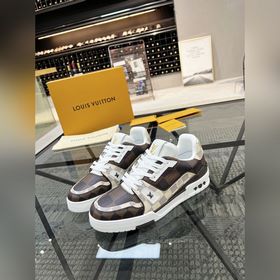 LV 路 炸街男神爆款運動闆鞋專櫃同步，鞋面意大利進口牛皮，缤紛色彩複雜工藝品，