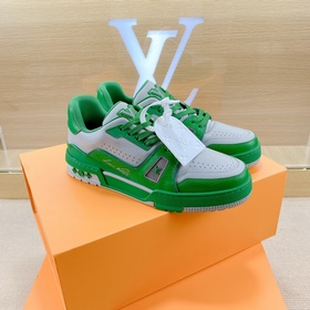 定制絲滑網裡 所有切邊口都按照原版的步驟加工塗邊 獨家私模Vuitton 标