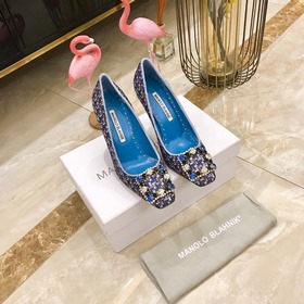 Manolo Blahnik23年早春新款！平底、9.5cm兩個跟高，碼數34-