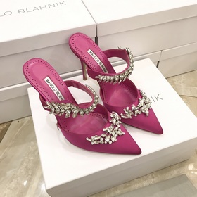 MANOLO BLAHNIK 9cm高跟款LURUM”施華洛世奇水晶絲綢緞面穆勒