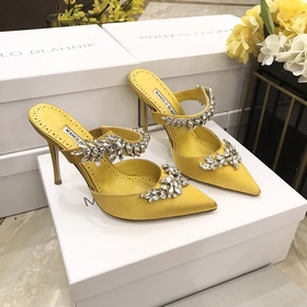 MANOLO BLAHNIK 9cm高跟款LURUM”施華洛世奇水晶絲綢緞面穆勒