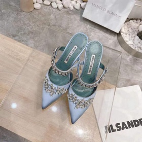 MANOLO BLAHNIK 9cm高跟款LURUM”施華洛世奇水晶絲綢緞面穆勒