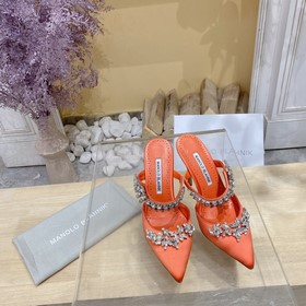 MANOLO BLAHNIK 9cm高跟款LURUM”施華洛世奇水晶絲綢緞面穆勒