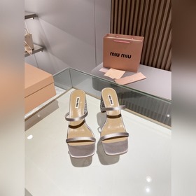 頂級品質 Miu Miu2023新款一字帶高跟涼拖 ，淑女時尚大方 穿上它你最