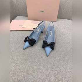 miu 新款尖頭蝴蝶結小貓跟鞋 整雙鞋子非常精緻優雅 上腳真的美哭了 精緻的手工