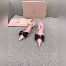 miu 新款尖頭蝴蝶結小貓跟鞋 整雙鞋子非常精緻優雅 上腳真的美哭了 精緻的手工