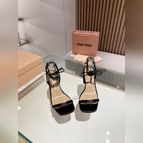 頂級品質 Miu Miu2023新款一字帶高跟涼拖 ，淑女時尚大方 穿上它你最