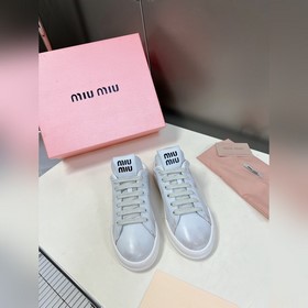miumiu缪缪家早春最新走秀款 休閑髒髒鞋/運動小白鞋 國内外博主刷爆的一款，