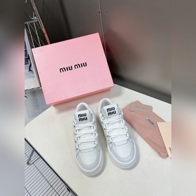 miumiu缪缪家早春最新走秀款 休閑髒髒鞋/運動小白鞋 國内外博主刷爆的一款，