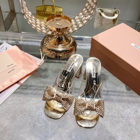 miumiu23年新款升級高跟涼鞋綠色系時尚洋氣 夏日清涼标配哦！怎麼搭配都好看