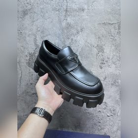 新款prada普拉達三角形琺琅logo标，圓頭樂福得比鞋，原版一比一開發，大底一