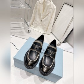 普拉達Prada2023新春款 複古做舊三角扣厚底樂福鞋 原版複刻 版型超正 超