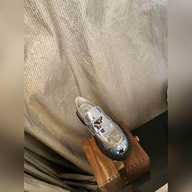 Prada .普拉達官網最新款樂福 原版一比一高品質，支持原版對比，衆多網紅上腳