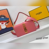 配盒子，原版Fendi 最新Baguette法棍包，蓋頭搭配FENDI字母五
