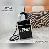 【配盒】FENDISunshine迷你手提袋，帆布和漆皮材質，刻有顯示天然帆布底