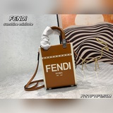 【配盒】FENDISunshine迷你手提袋，帆布和漆皮材質，刻有顯示天然帆布底