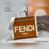 Sunshine中號手提袋，棕色漆皮材質，刻有顯示天然帆布底料的FENDI RO