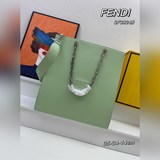 大號 官網最新托特Fendi ack中號手提袋，光滑細膩牛皮材質。飾有同色系凸