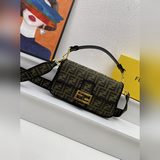最Fendi Roma Amor老花系列耀目登場、跌入霓虹世界、當意大利文化宮