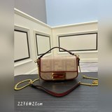 Fendi Baguette天然草編手袋，飾有FF刺繡，自然色草編材質，飾有同色