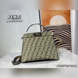 MM官網Fendi官網Iconic  eekaboo ISeeU小號手袋，雪尼爾