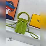 FendiMon Tresor小號水桶包，帆布材質，飾有同色系FF浮凸圖案刺繡，