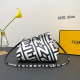 小號，配盒子 Fendi First Midi手袋，膠囊系列雙色印花夾子包，飾