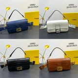 Fendi 牛皮鳄魚紋 法棍包 采用牛皮鳄魚紋材質，經典的法棍包，原版五金開模，