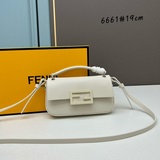 fendi baguette手機包配盒子俏皮可愛，很有夏天的味道，放大屏手機