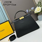 fendi   eekaboo iseeu大號 小貓包 采用牛皮材質，兩側飾