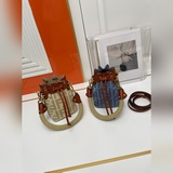 Fendi Mon Tresor淺藍色牛仔布迷你手袋，飾有FF刺繡水桶包，淺藍色