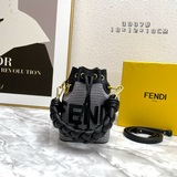 【配盒子】 FENDI Mon Tresor小號水桶包，千鳥格紋羊毛材質，飾有