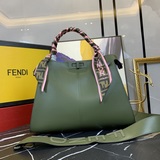 FENDI獨家首發小貓包出貨！秋冬新 EEKABOO 帶有兩個隔層，兩側帶有原版
